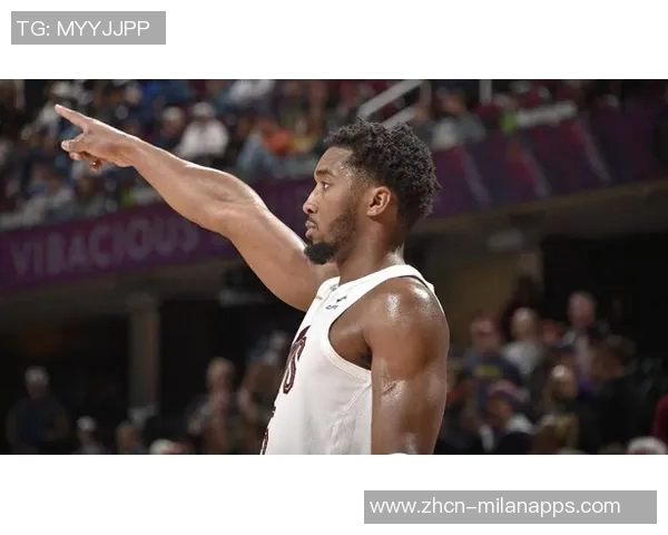 米切尔第三节伤退仅得15分2板2助球迷心痛不已遗憾难忍